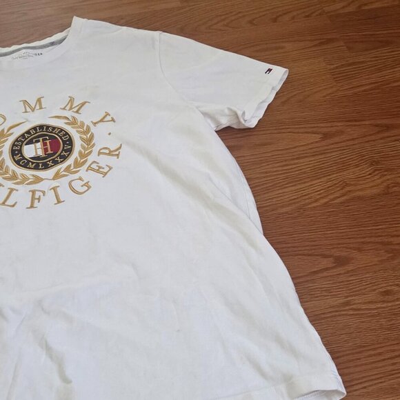 Men's Tommy Hilfiger Size Large Gold Embroidered Established Logo Crest T-Shirt - Picture 5 of 12